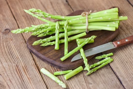 canva asparagus on a cutting board MAEBWzAIKB4