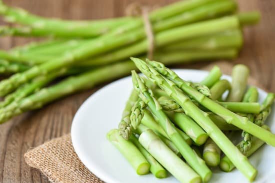 canva asparagus on a plate MAD 3r6mZTk