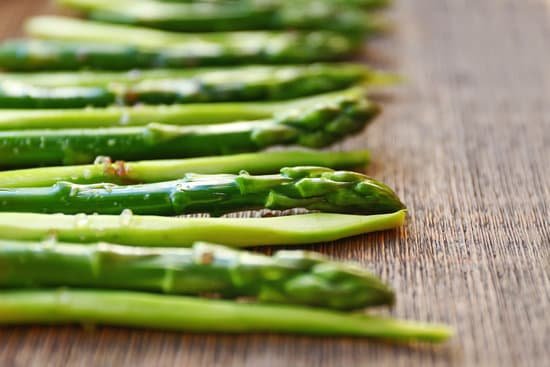 canva asparagus on wooden table MAD Qk5LqDw