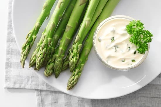 canva asparagus with sauce on plate MAD Q72OlFg