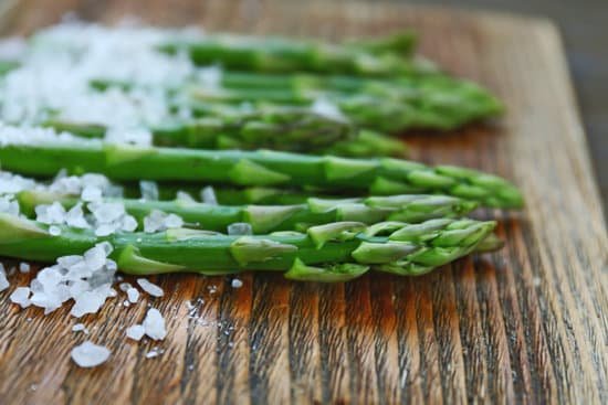 canva asparagus with sea salt on cutting board MAD Qo071V0