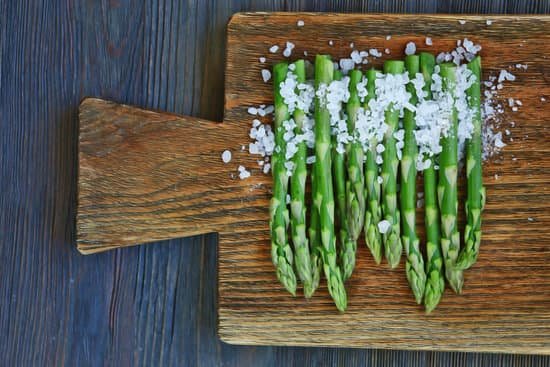 canva asparagus with sea salt on cutting board MAD Qvi3Rpk