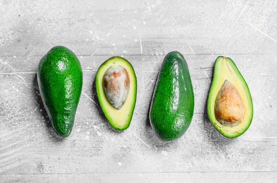 canva avocado and avocado halves MAEPOlyFvVI