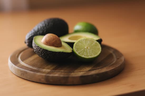 canva avocado and lime halves on wooden board. MAERFfXb8VQ