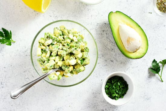 canva avocado salad with egg MAEOE0Klbic