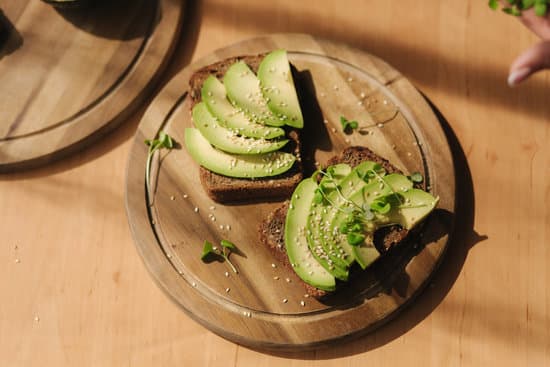 canva avocado sandwich with dark rye bread MAERFVHmY5Y