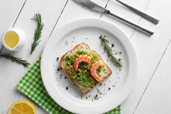 canva avocado sandwich with vegetables on plate MAD Qi FnlU
