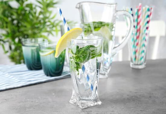 canva basil water in glassware on table MAD9T9JRpKM