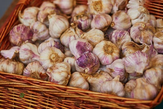 canva basket of garlic MAEKW 3Qda0