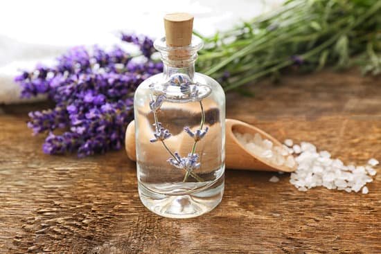 canva bottle with lavender on wooden background MAD Q89qClU