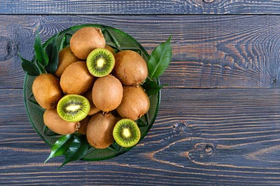 canva bowl of ripe kiwi fruit MAEFCbCVT 4