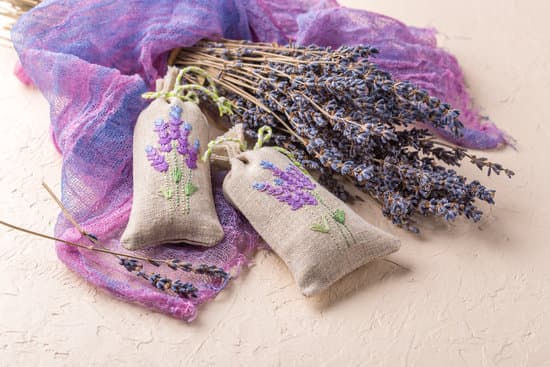 canva bunch of lavender flowers and sachets filled with dried lavender MAEQbFk7tY0