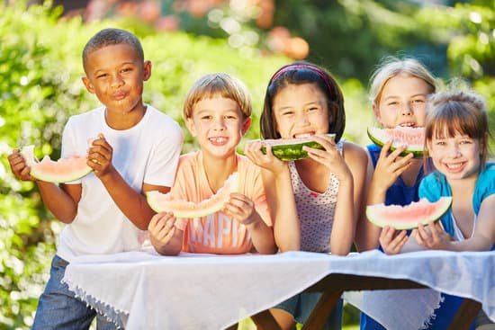 canva childrean eating melon MACNAefDTEs