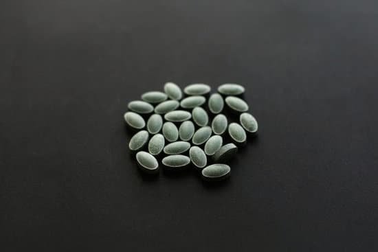 canva chlorophyll tablets on black dark background. dietary supplements. health support and treatment wellbeing. biologically active additives. vegan detox pills MADnSu98Nec