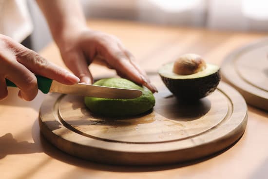 canva close up of hands slicing an avocado MAERFTUW1aY