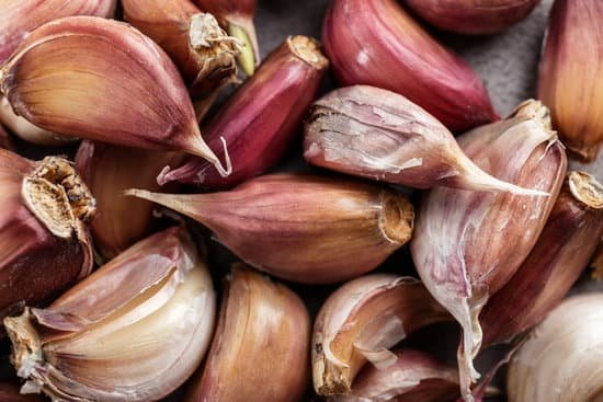 canva close up photo of fresh garlic cloves MAD76o84UBI