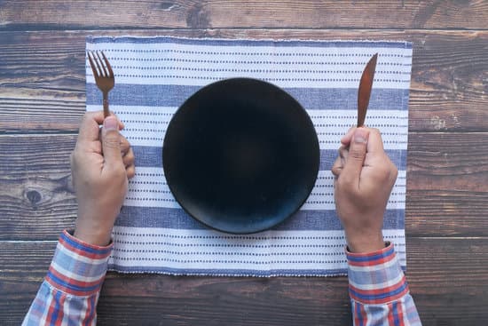 canva cutlery and empty plate on wooden background top down MAEQrHABfO8