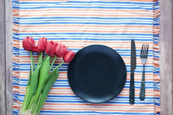 canva cutlery and empty plate on wooden background top down MAEkQ5WooNs