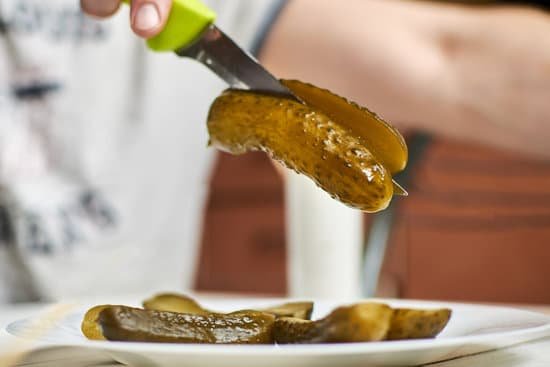 canva cutting pickled cucumber in half MAEBB0vCiS8