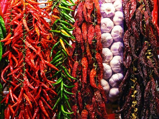 canva dried chili and garlic in net MAEPIQrL Pg