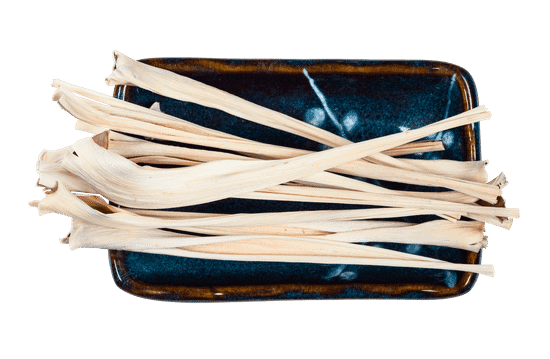 canva dried lemongrass in ceramic bowl cutout on white MAEeG0ntB1k
