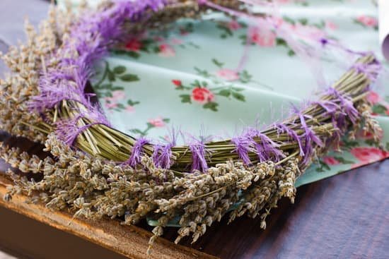 canva dry lavender wreath on a table MAD7MaOVYnA