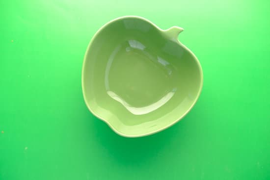 canva empty bowl on green background top down MAEZNMFdcho