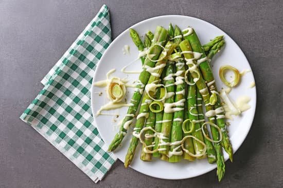 canva fresh asparagus dish on plate MAD MmVpqZU