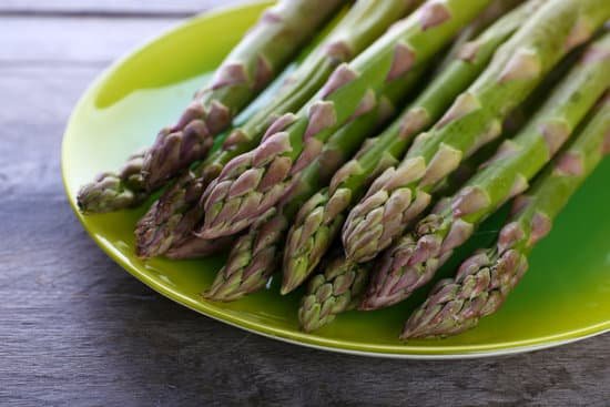 canva fresh asparagus on plate MAD MWg2 fI