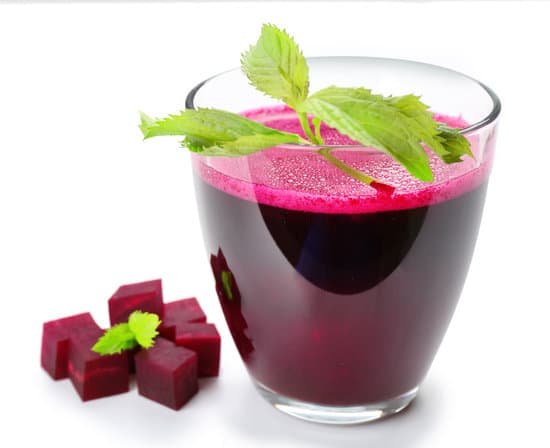 canva fresh beet juice isolated on white background MAD MaprTcI