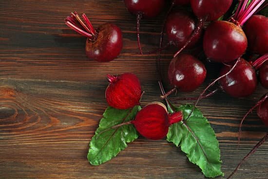 canva fresh beets with leaves on a wooden table MAD MVIElwY