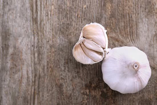 canva fresh garlic on wooden background MAD76hj5K1k