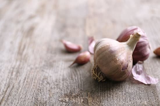 canva fresh garlic on wooden background MAD76ipwDKE