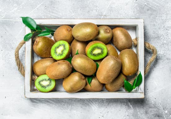canva fresh kiwi in a wooden tray MAEPVS P2Zk