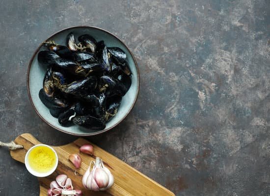 canva fresh raw mussels with garlic on wooden board MAD l1gmvQA