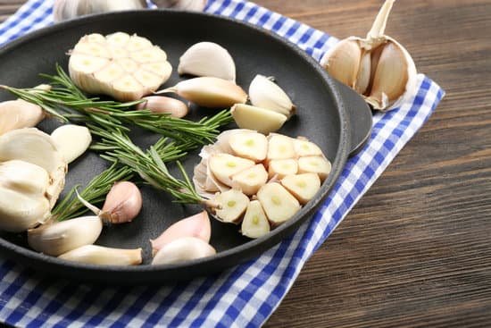 canva garlic and rosemary in a cooking pan for flavor MAD 7wvz40A