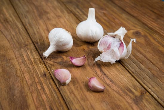 canva garlic on a wooden surface