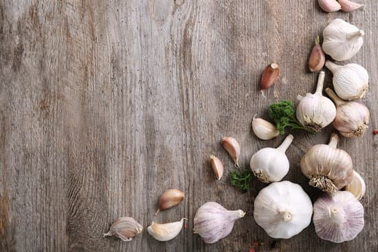 canva garlic on wooden background MAD76g3Hyr0