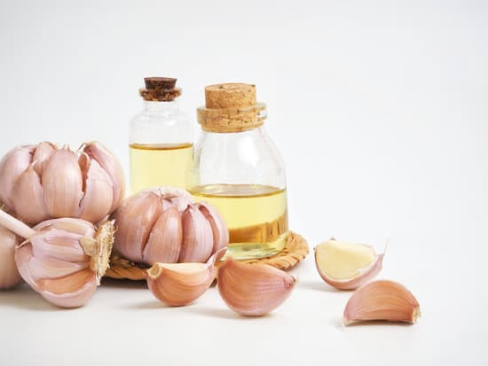 canva garlic with bottles of oil MAERDhiDW w
