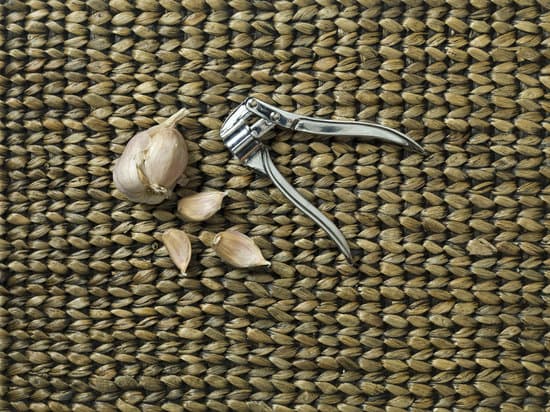 canva garlic with garlic press MADBUWP5iyQ