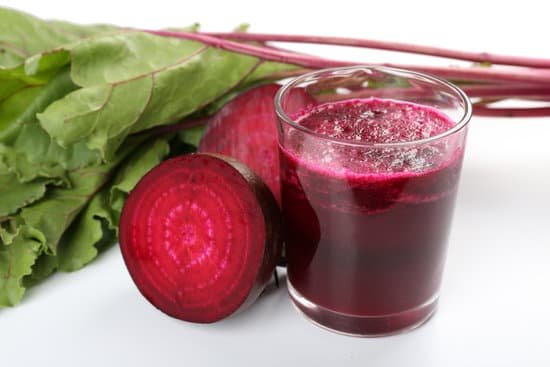 canva glass of beet juice with fresh vegetables close up MAD MbvhidE