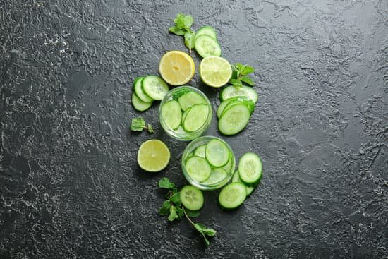 canva glasses of cucumber infused water MAD7FfBKaQU