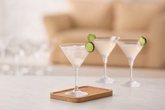 canva glasses of tasty cucumber martini MAD7pCUtsfs