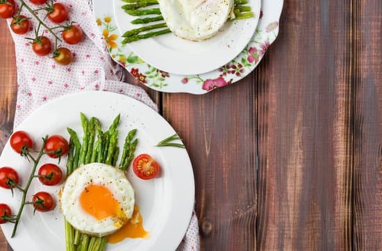 canva green asparagus with fried eggs MAEHkirO0KM