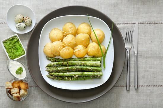 canva grilled asparagus with potatoes on plate MAD Q0BapyY