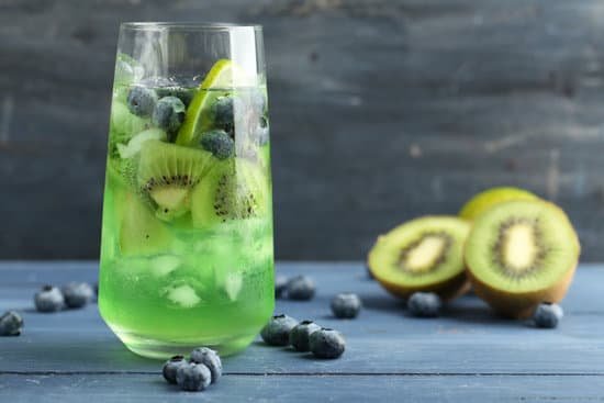 canva kiwi and blueberry cocktail on wooden background MAD MjvT2Y0