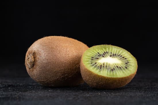 canva kiwi cut in half on dark background MAD70u21dQY