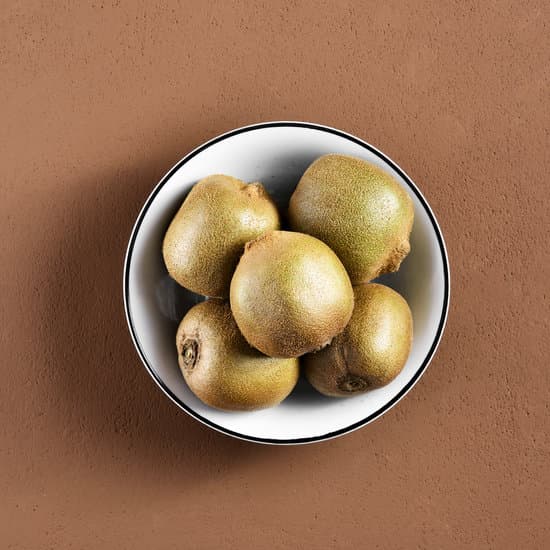 canva kiwi fruit in bowl MAEOFMcgv9Y