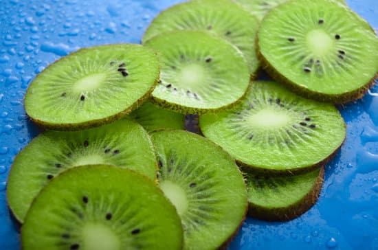 canva kiwi fruit slices MAEP9GkHE00