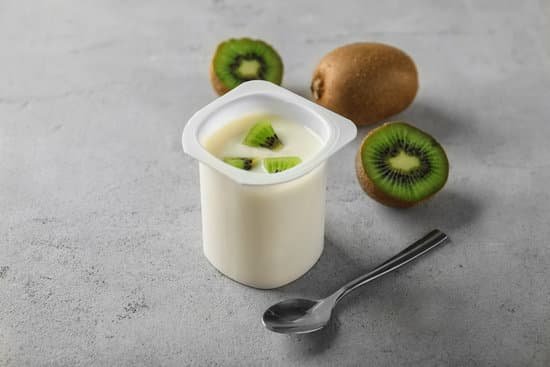 canva kiwi yogurt served with a silver spoon MAD70hkzvyQ